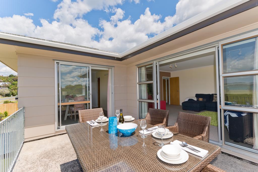 Waitangi Beach House Номер фото