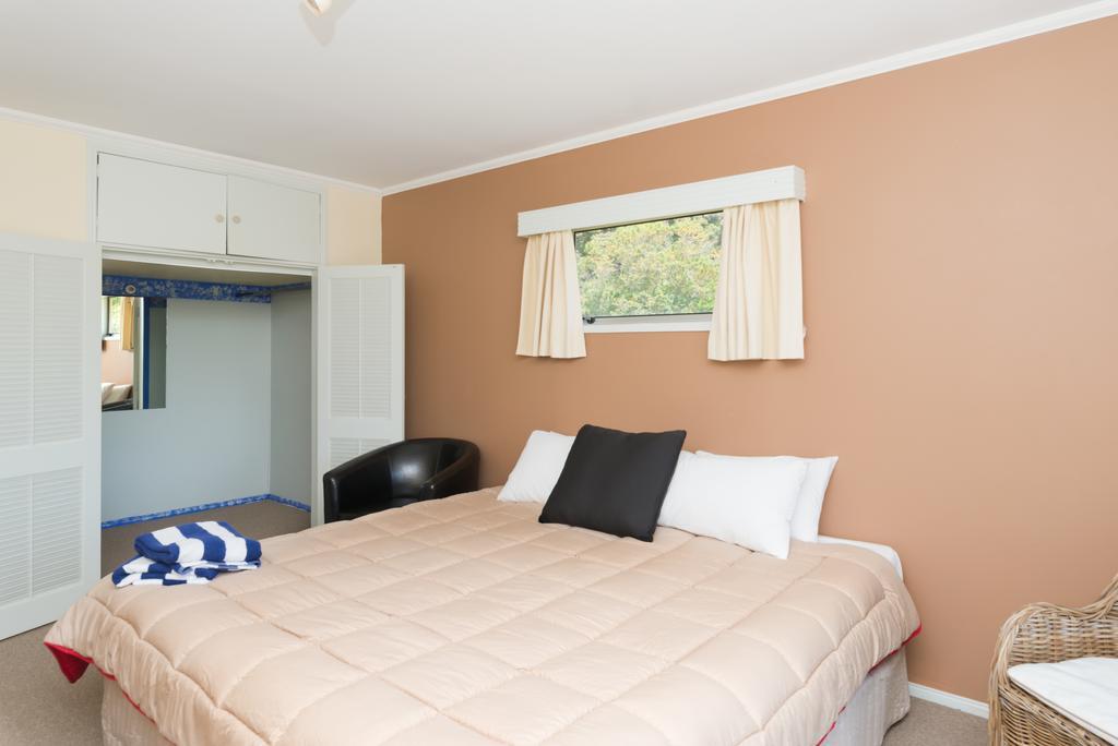 Waitangi Beach House Пейхія Номер фото