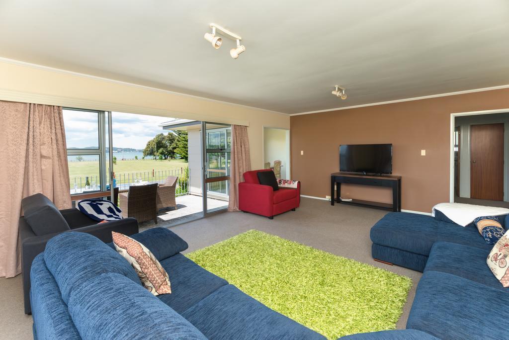 Waitangi Beach House Пейхія Номер фото